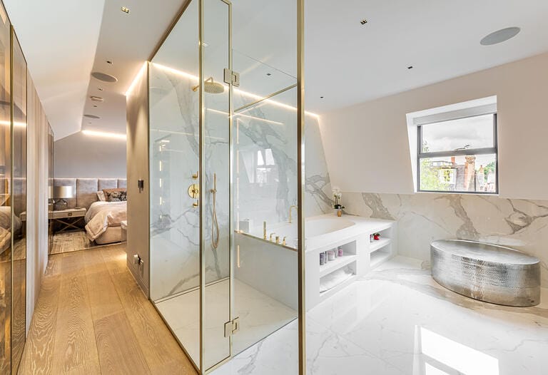 Luxurious Modern Detached Home in Clapham image 50