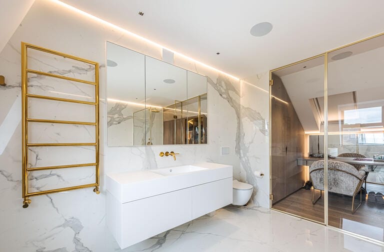 Luxurious Modern Detached Home in Clapham image 52