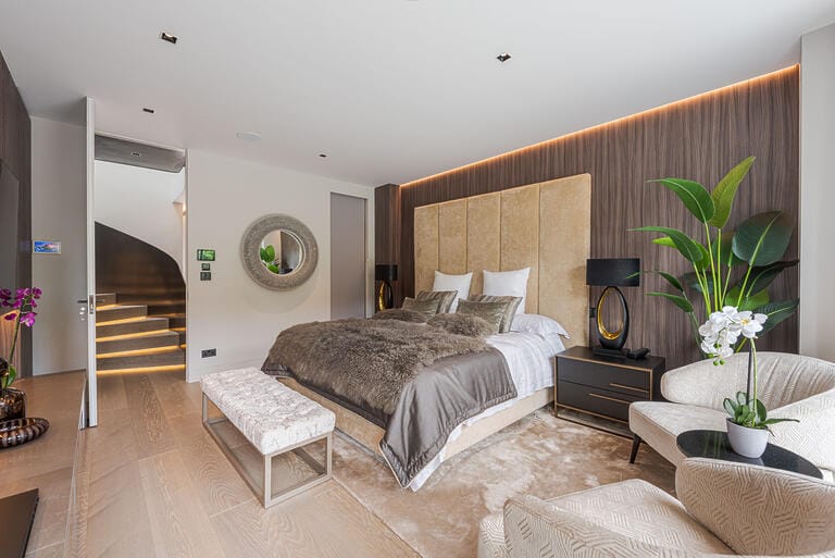 Luxurious Modern Detached Home in Clapham image 30