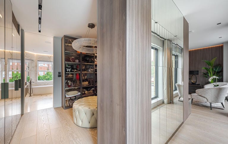 Luxurious Modern Detached Home in Clapham image 33