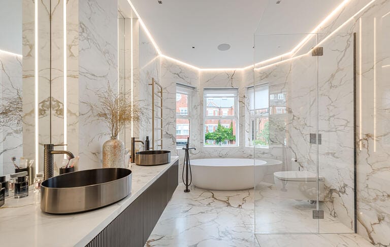 Luxurious Modern Detached Home in Clapham image 48