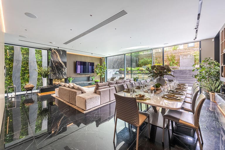 Luxurious Modern Detached Home in Clapham image 13