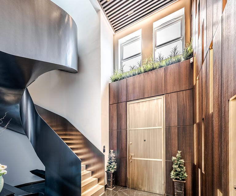 Luxurious Modern Detached Home in Clapham image 18