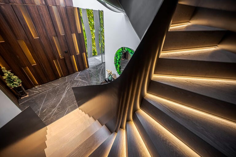 Luxurious Modern Detached Home in Clapham image 23