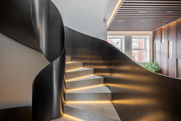 Luxurious Modern Detached Home in Clapham image 24