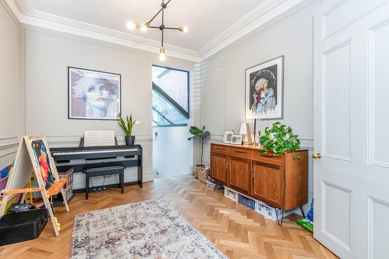 Edwardian Home in Muswell Hill image 9