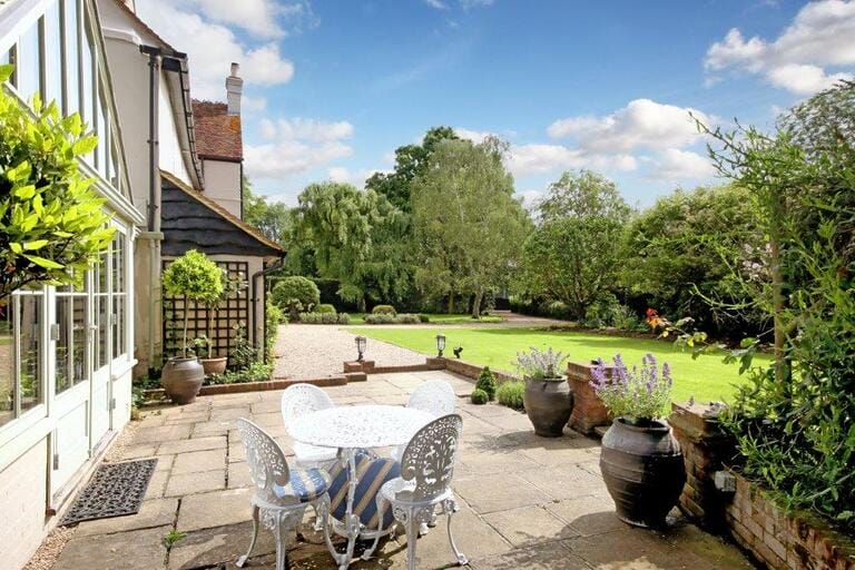 English Countryside Residence image 27