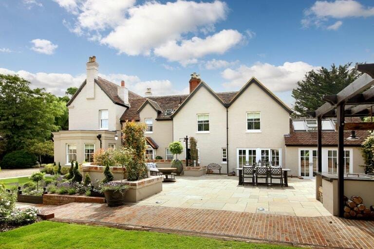 English Countryside Residence image 3