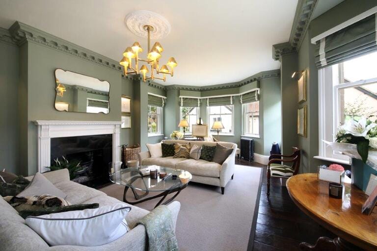 English Countryside Residence image 14