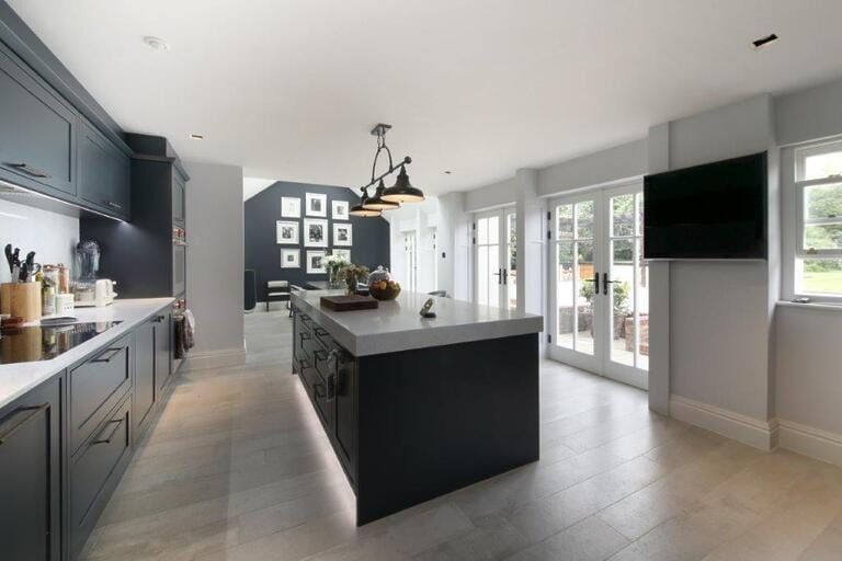English Countryside Residence image 17