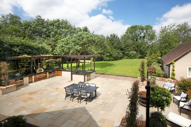 English Countryside Residence image 25