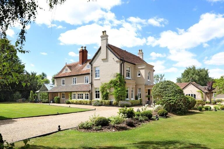 English Countryside Residence image 2