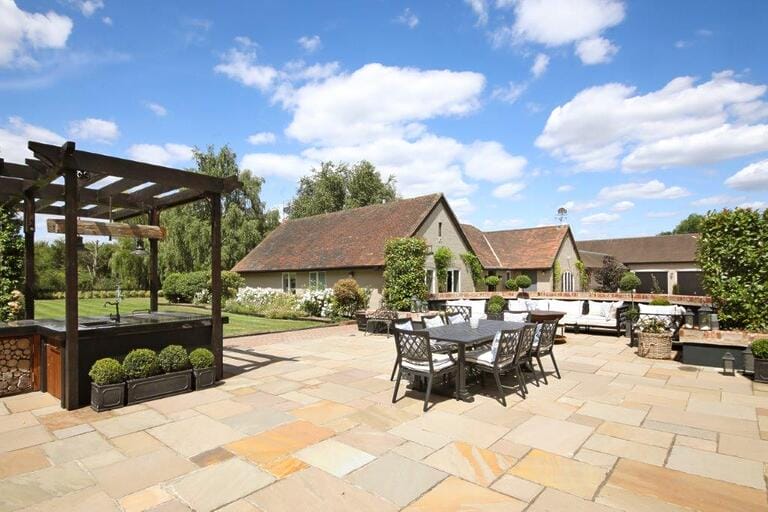 English Countryside Residence image 24
