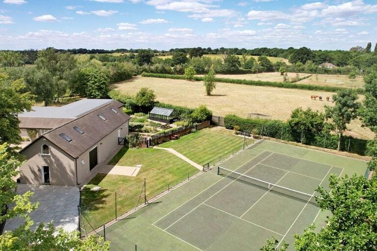 English Countryside Residence image 23