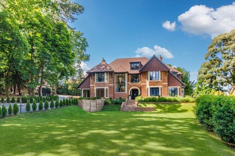 New Modern Family Home image 1
