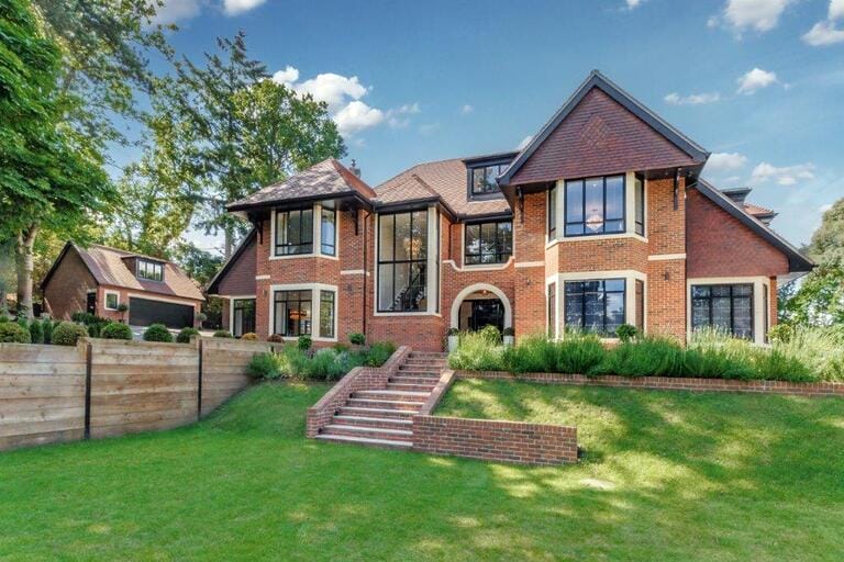 New Modern Family Home image 2