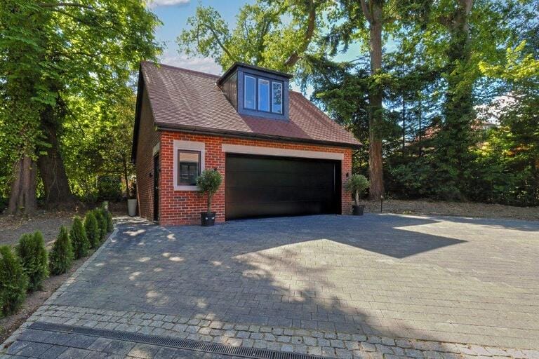 New Modern Family Home image 3