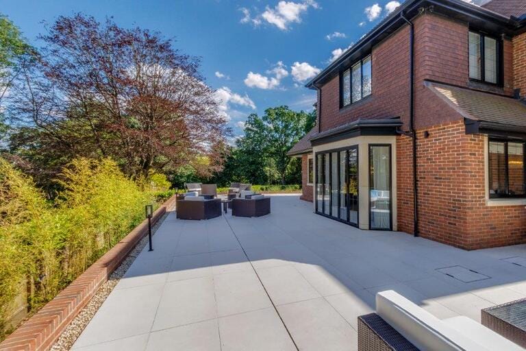 New Modern Family Home image 4