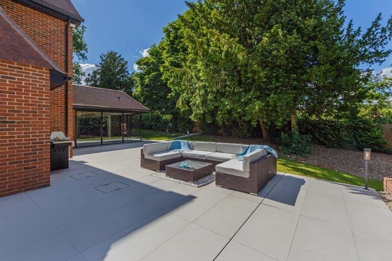 New Modern Family Home image 8