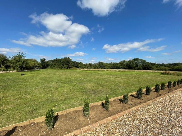 Converted Barn in Epping image 23