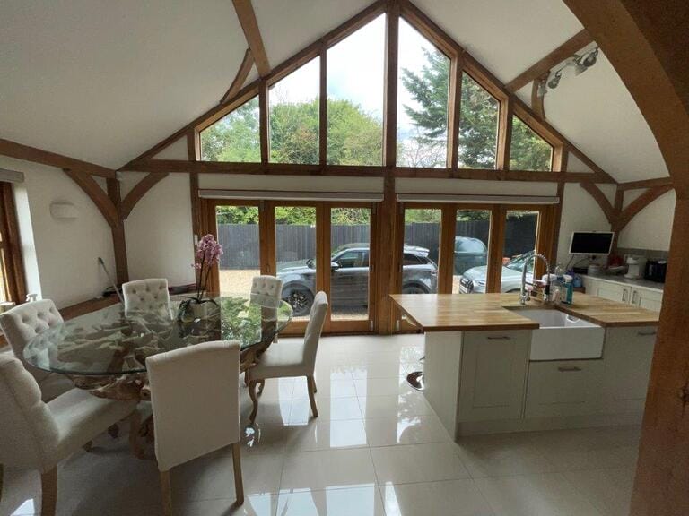 Converted Barn in Epping image 4