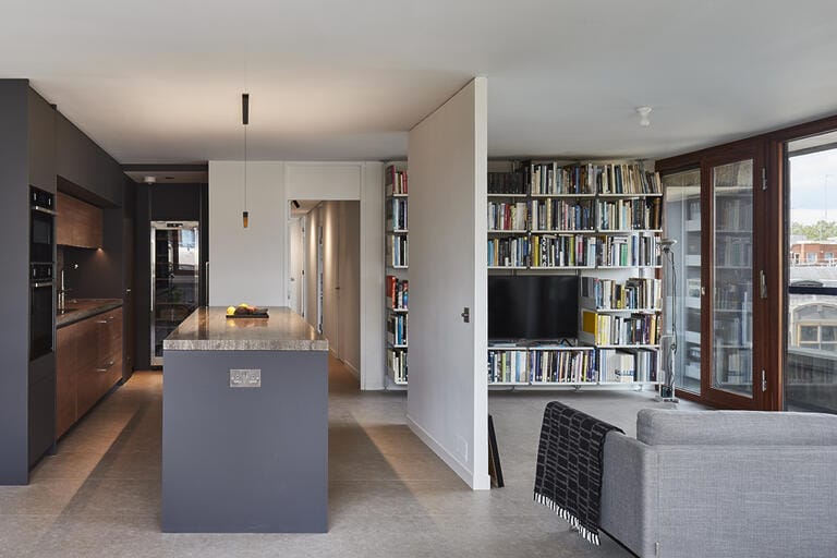 Architecturally Designed Tower Flat image 2