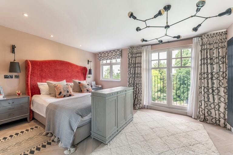 Beautiful 5 Bedroom Detached Family Home image 14