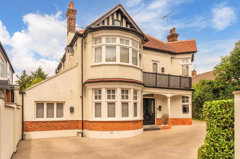 Beautiful 5 Bedroom Detached Family Home image 1