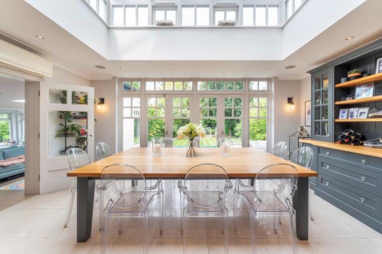 Beautiful 5 Bedroom Detached Family Home image 2