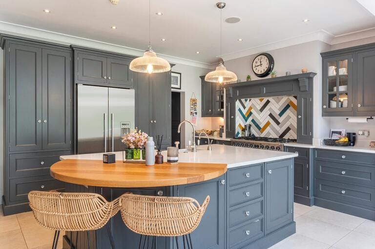 Beautiful 5 Bedroom Detached Family Home image 3