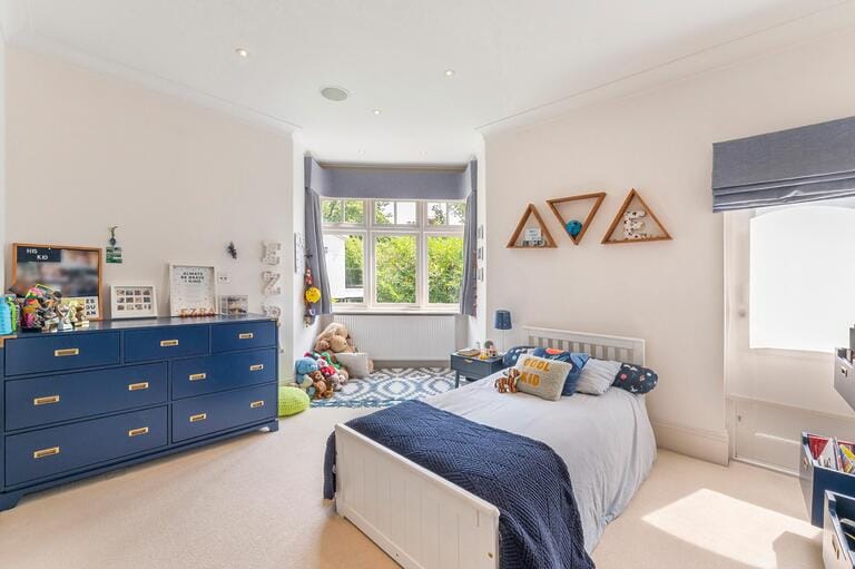 Beautiful 5 Bedroom Detached Family Home image 12