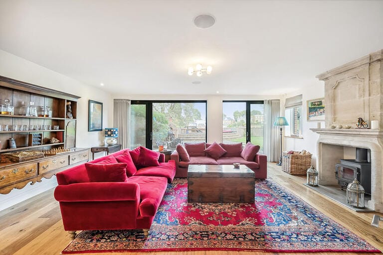 5 bedroom Riverside Home image 8
