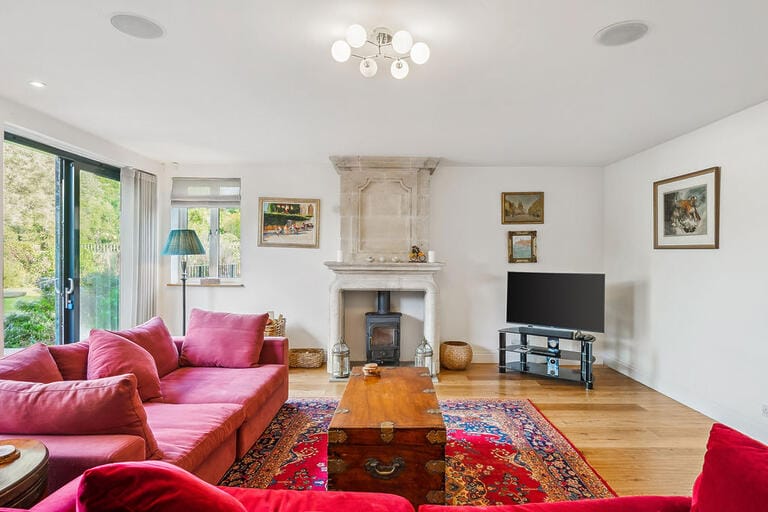 5 bedroom Riverside Home image 9
