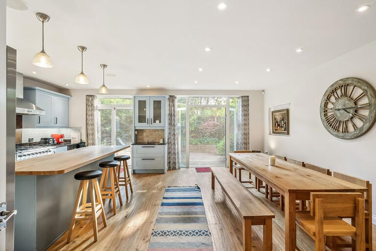 5 bedroom Riverside Home image 4