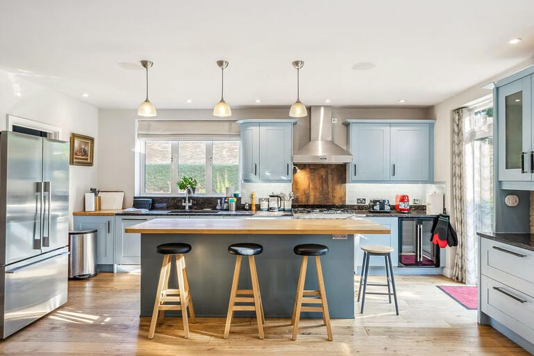 5 bedroom Riverside Home image 5