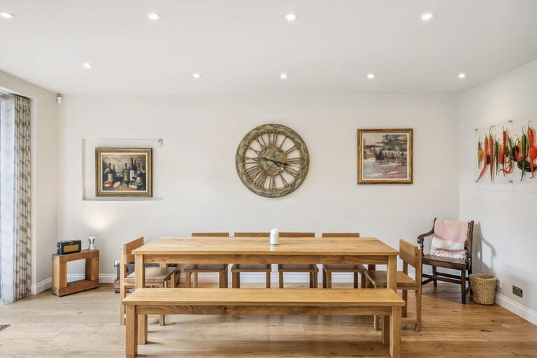 5 bedroom Riverside Home image 7