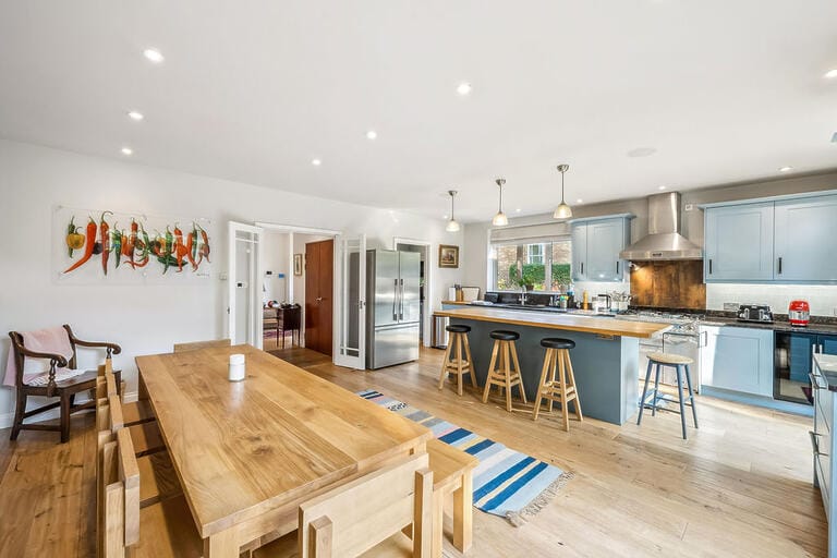 5 bedroom Riverside Home image 6