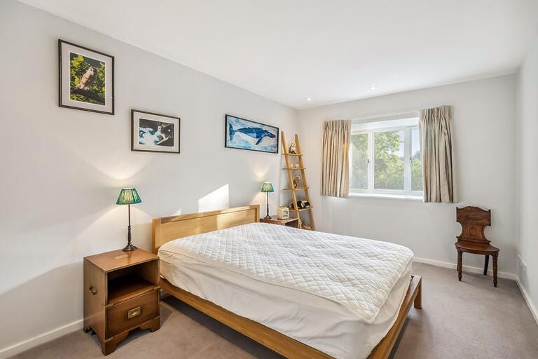 5 bedroom Riverside Home image 14