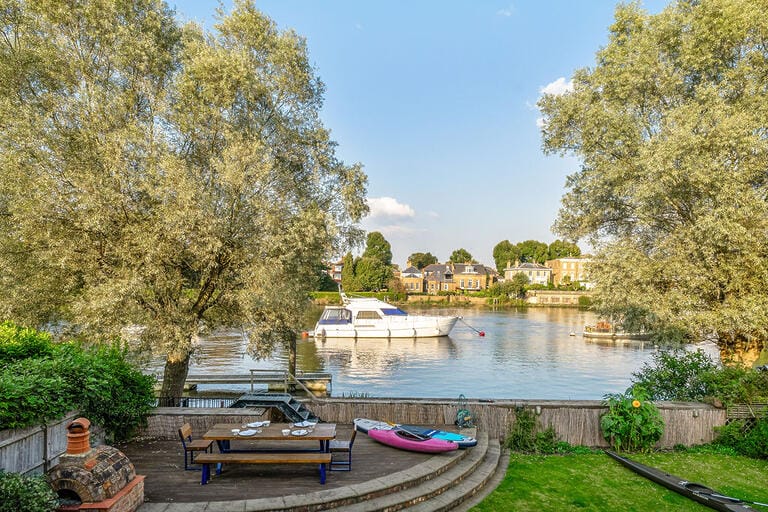 5 bedroom Riverside Home image 41
