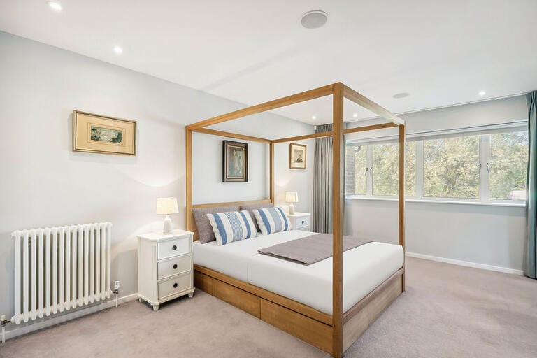 5 bedroom Riverside Home image 29