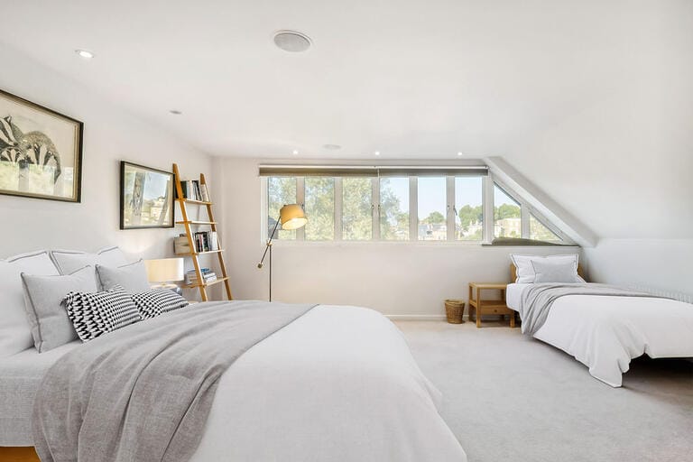 5 bedroom Riverside Home image 32