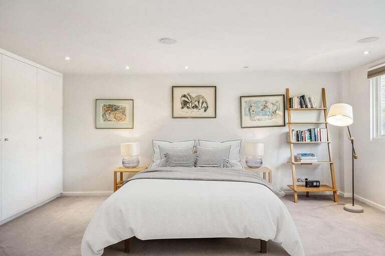 5 bedroom Riverside Home image 33