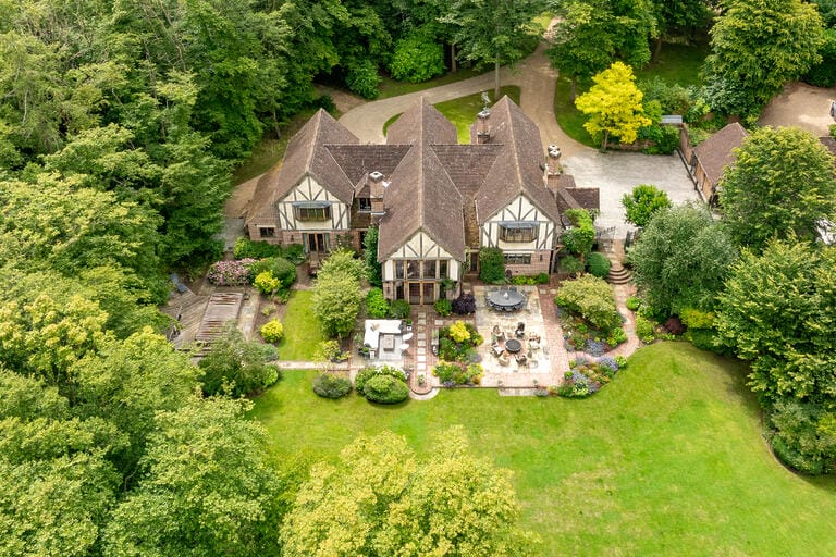 Hertforshire Tudor Style Home image 39