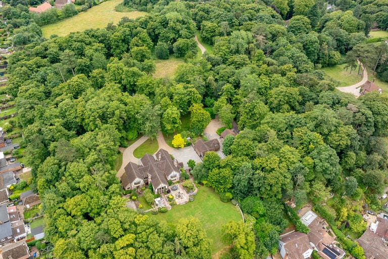 Hertforshire Tudor Style Home image 40