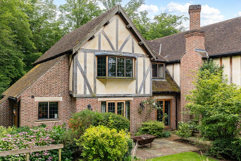 Hertforshire Tudor Style Home image 22