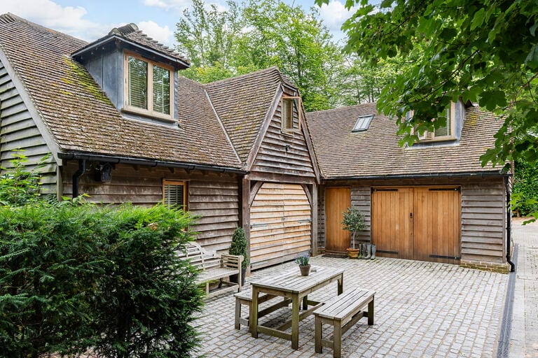 Hertforshire Tudor Style Home image 15