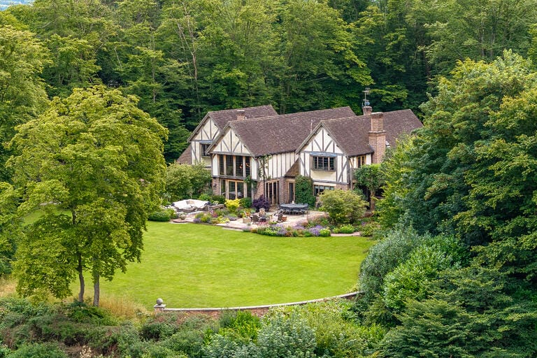 Hertforshire Tudor Style Home image 18