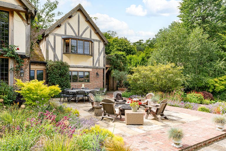 Hertforshire Tudor Style Home image 24