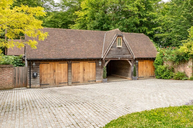 Hertforshire Tudor Style Home image 29