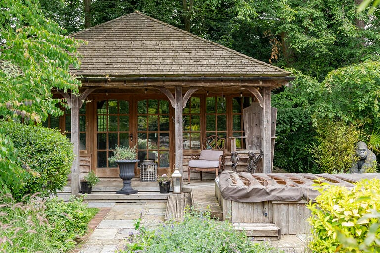 Hertforshire Tudor Style Home image 31